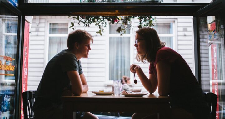 Die besten Fragen fürs erste Date: So wird euer erstes Treffen richtig gut